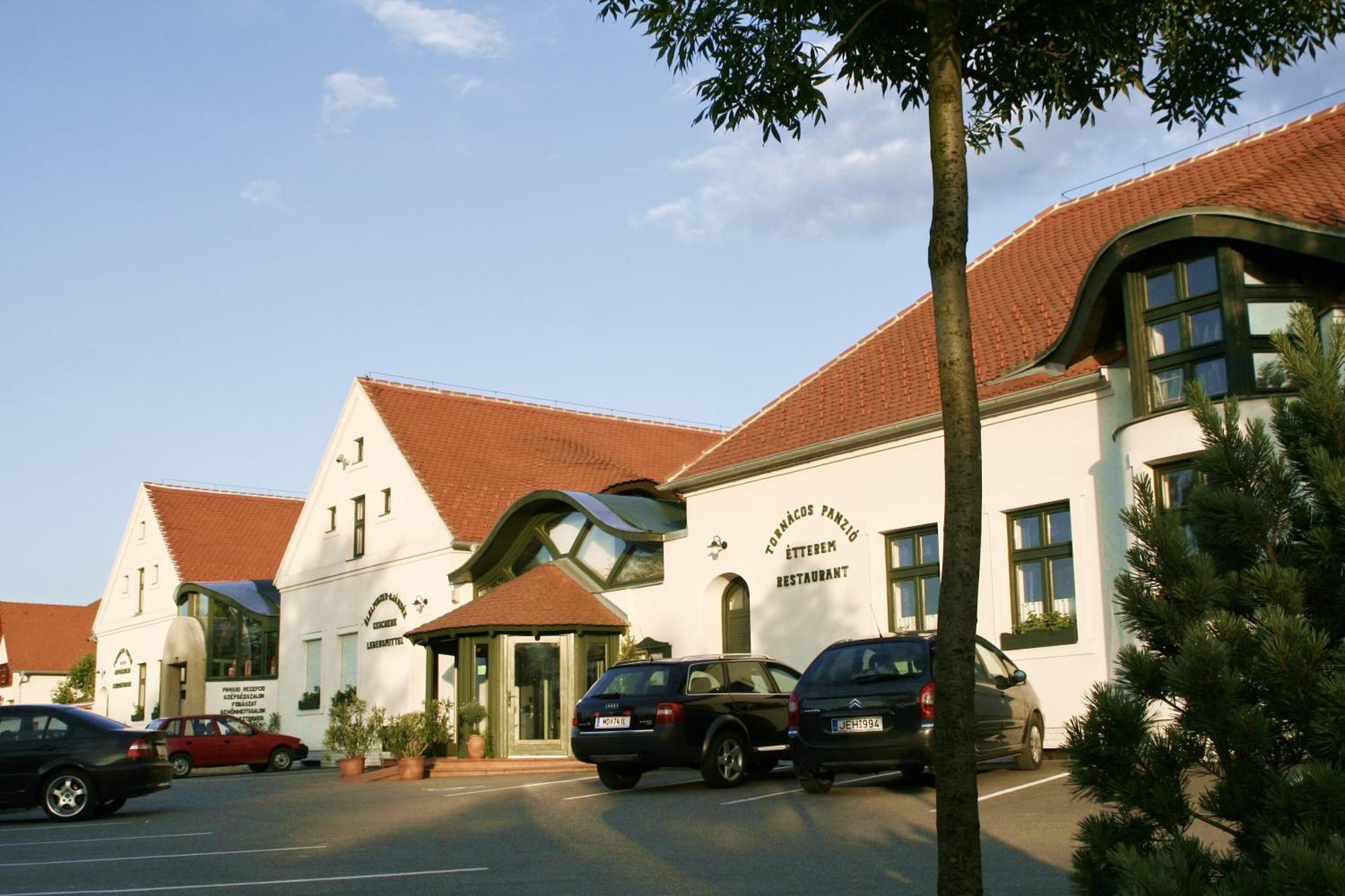 Tornácos Hotel - Hegykő Exterior foto