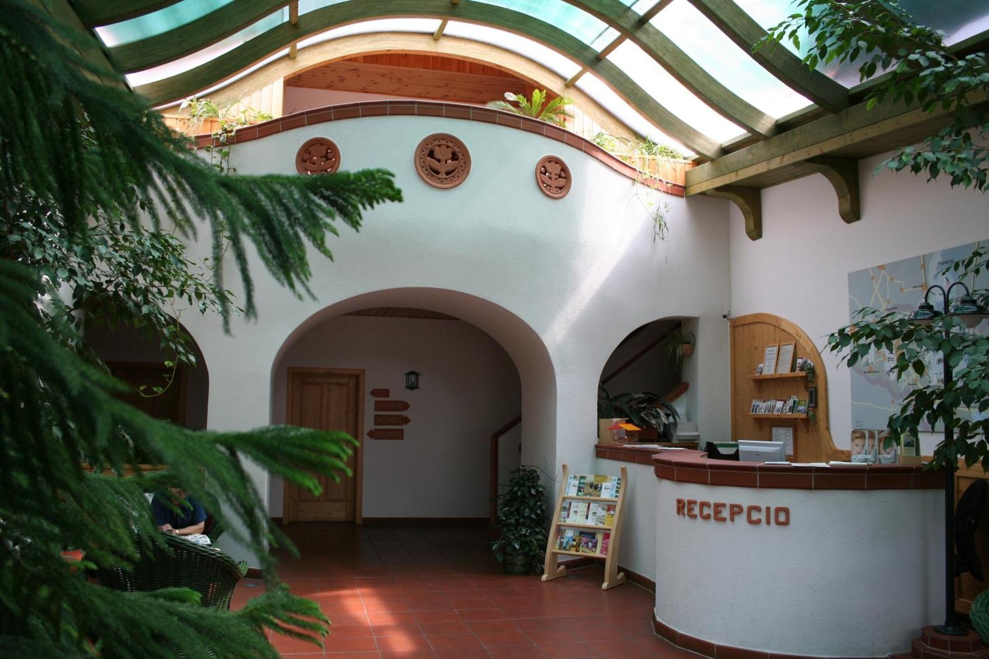 Tornácos Hotel - Hegykő Exterior foto