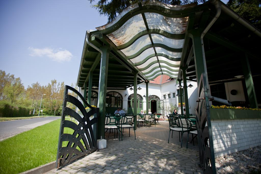 Tornácos Hotel - Hegykő Exterior foto